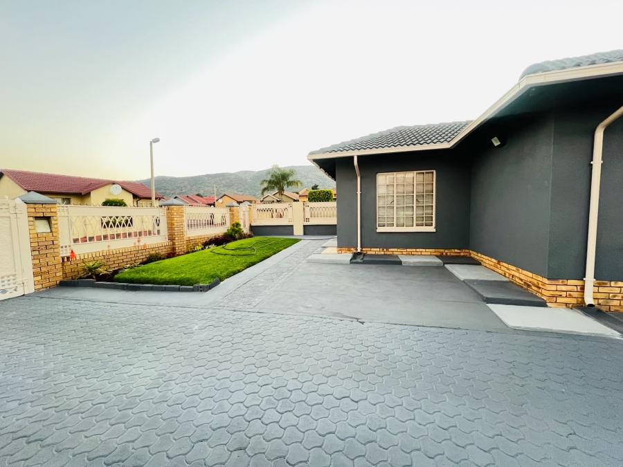 3 Bedroom Property for Sale in Tlhabane West North West